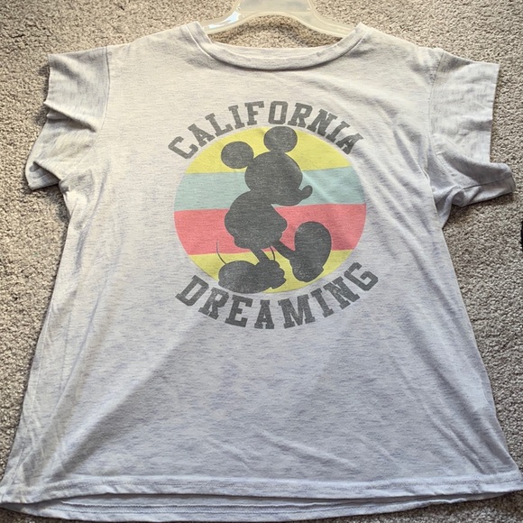 Disney Tops - ✨Host Pick✨Disney California Dreaming tee